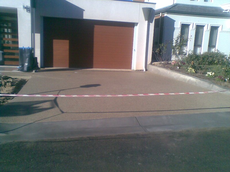 Exposed concrete driveway & footpath in Athlestone